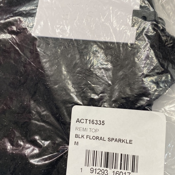 (B29) ASTR the Label Remi Puff Sleeve Black Floral Sparkle Top, Size M, NWT - Picture 15 of 16